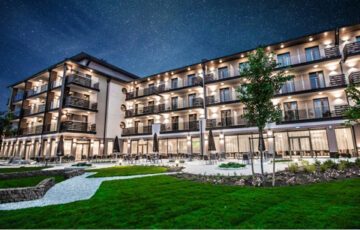 Malinowy Raj is a modern four-star hotel belonging to the renowned Malinowe Hotele group, which specializes in wellness, therapeutic, and rehabilitation stays.