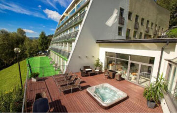 Mazowsze Medi SPA is an intimate four-star wellness and rehabilitation property located in picturesque Ustroń, in the heart of the Silesian Beskids.
